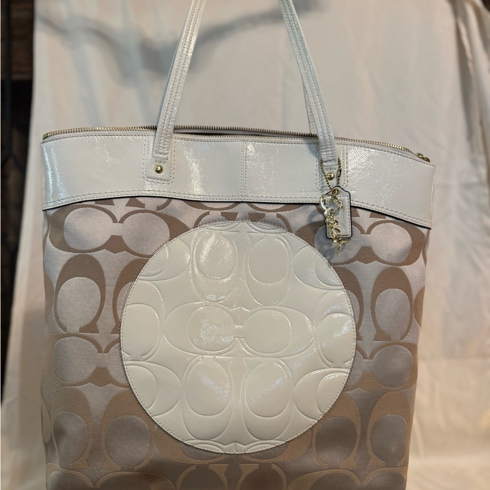 Authentic 2011 Coach Laura Signature Jacquard Tote Bag - White and Tan